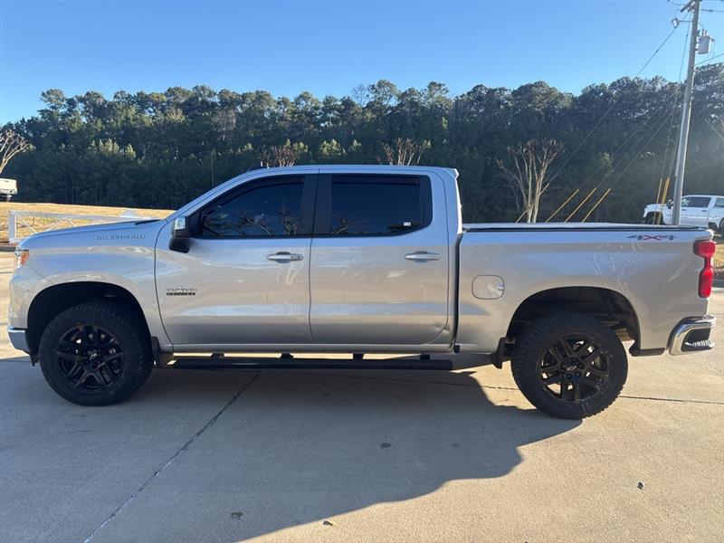 Chevrolet Silverado 1500 LT Crew Cab 4WD 2022