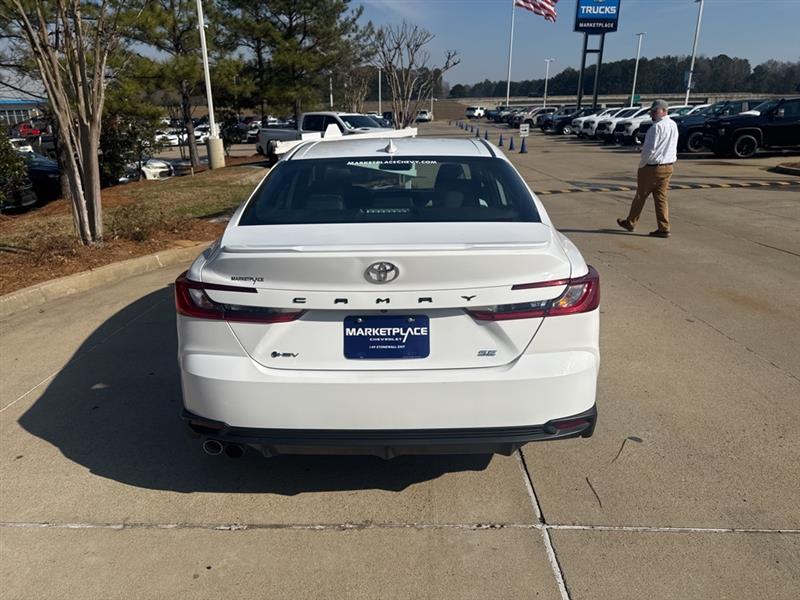 Toyota Camry Hybrid XLE 2025