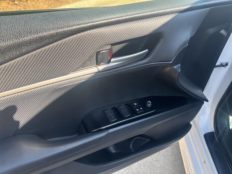 Toyota Camry Hybrid XLE 2025