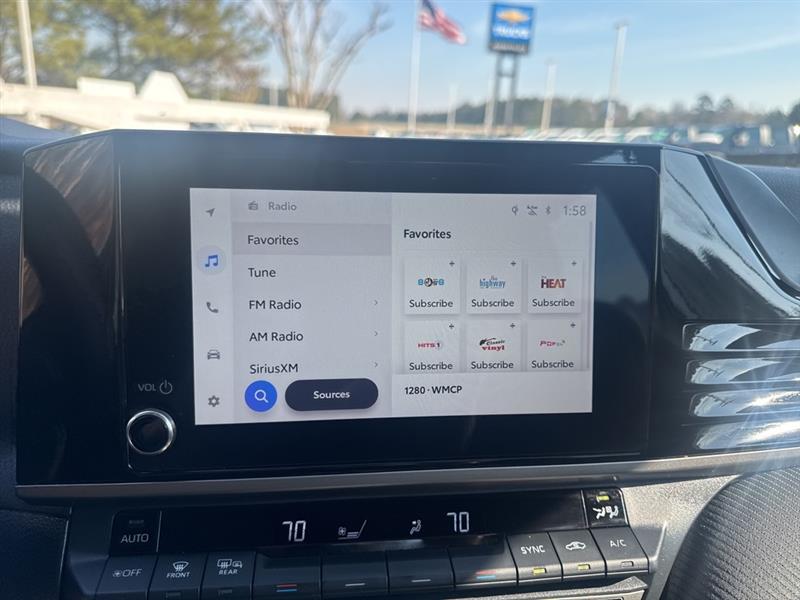 Toyota Camry Hybrid XLE 2025