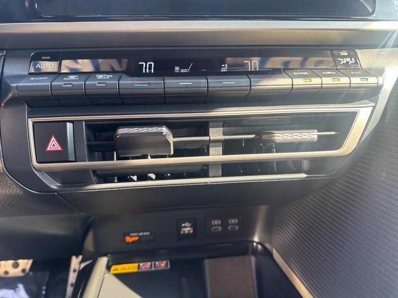 Toyota Camry Hybrid XLE 2025