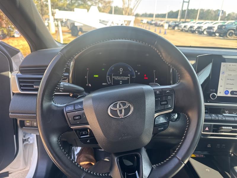 Toyota Camry Hybrid XLE 2025