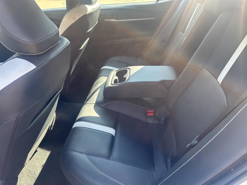 Toyota Camry Hybrid XLE 2025