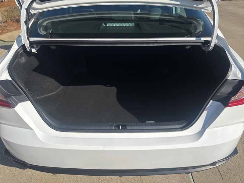 Toyota Camry Hybrid XLE 2025