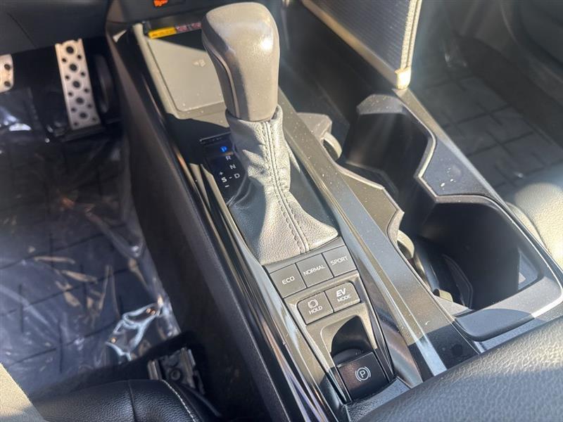 Toyota Camry Hybrid XLE 2025