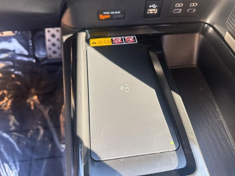 Toyota Camry Hybrid XLE 2025