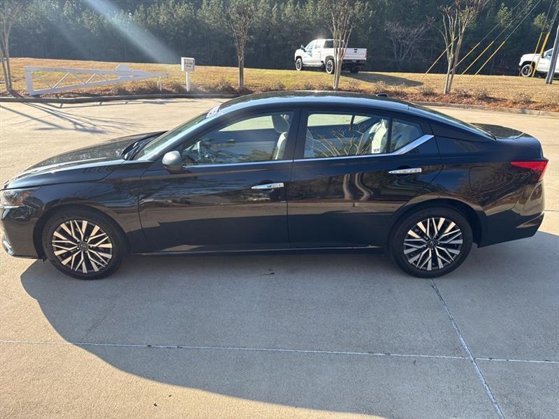 Nissan Altima 2.5 SV 2025