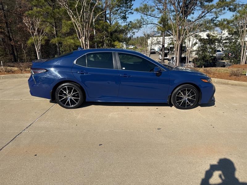 Toyota Camry SE 2024