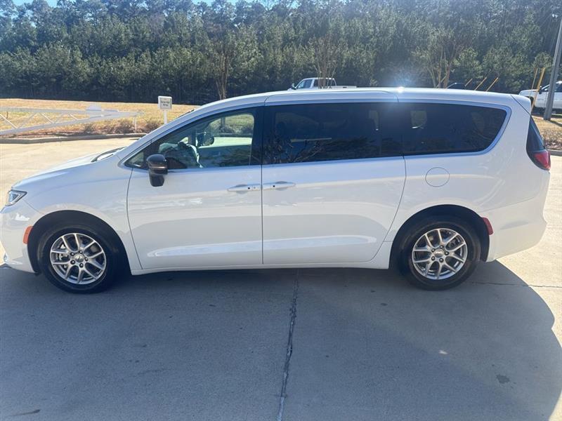 Chrysler Pacifica Touring L 2024