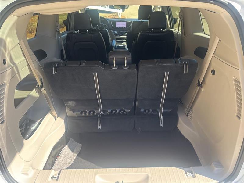 Chrysler Pacifica Touring L 2024