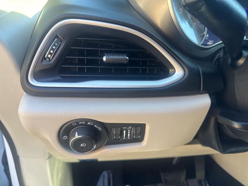 Chrysler Pacifica Touring L 2024