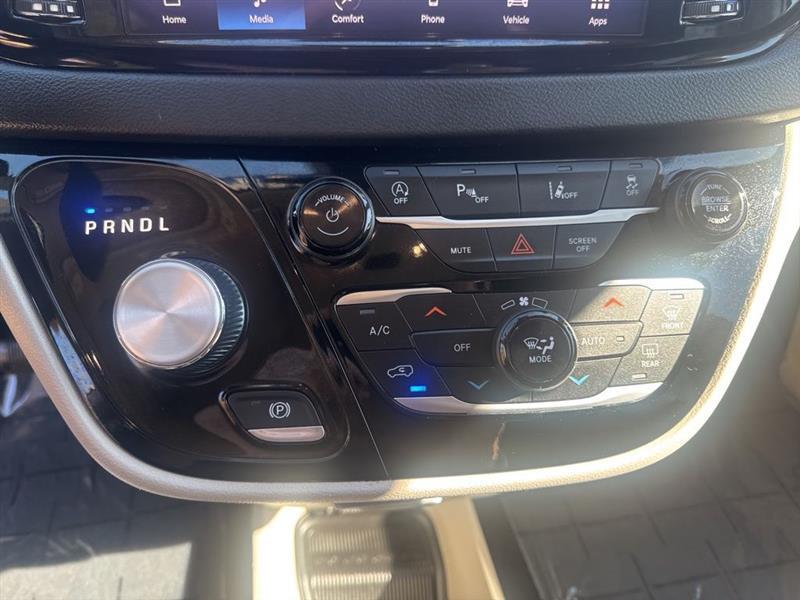 Chrysler Pacifica Touring L 2024