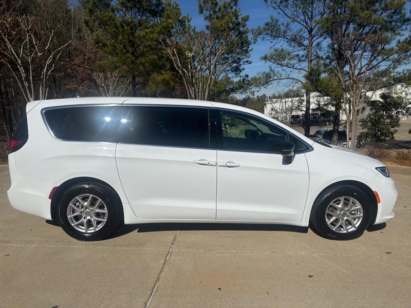 Chrysler Pacifica Touring L 2024