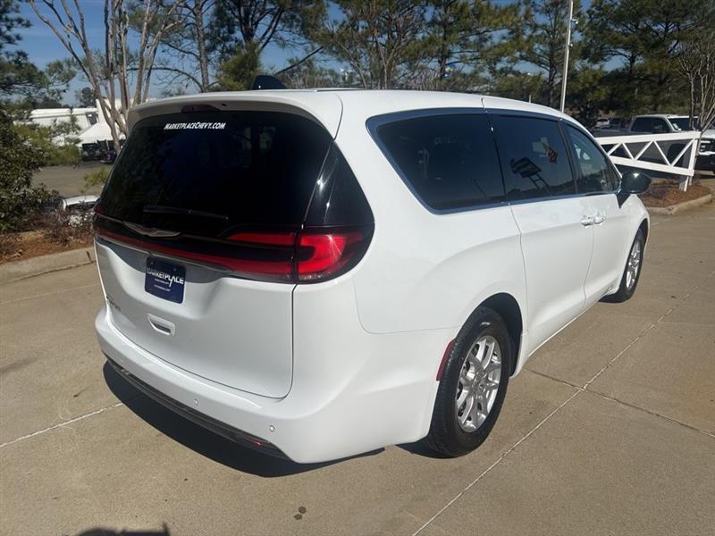 Chrysler Pacifica Touring L 2024