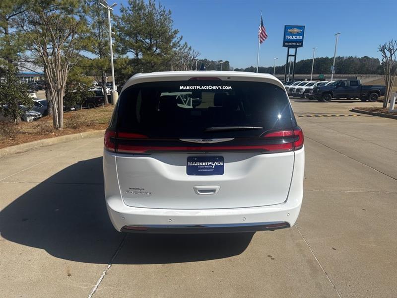 Chrysler Pacifica Touring L 2024