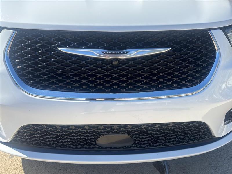 Chrysler Pacifica Touring L 2024