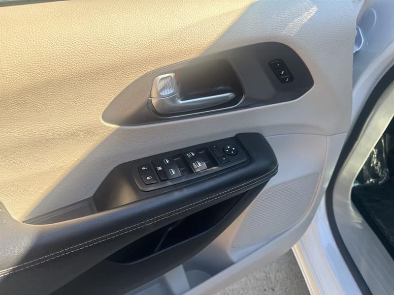 Chrysler Pacifica Touring L 2024