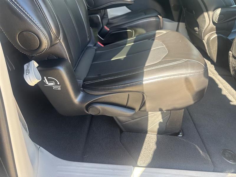 Chrysler Pacifica Touring L 2024