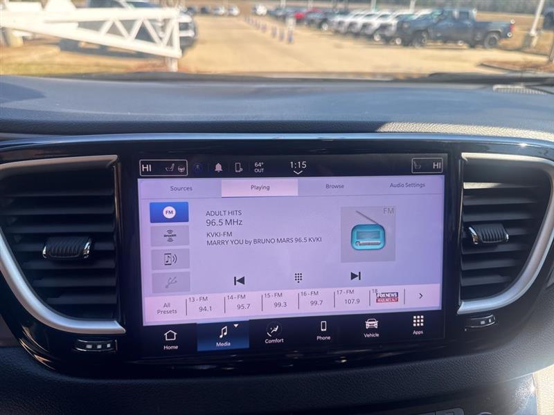 Chrysler Pacifica Touring L 2024