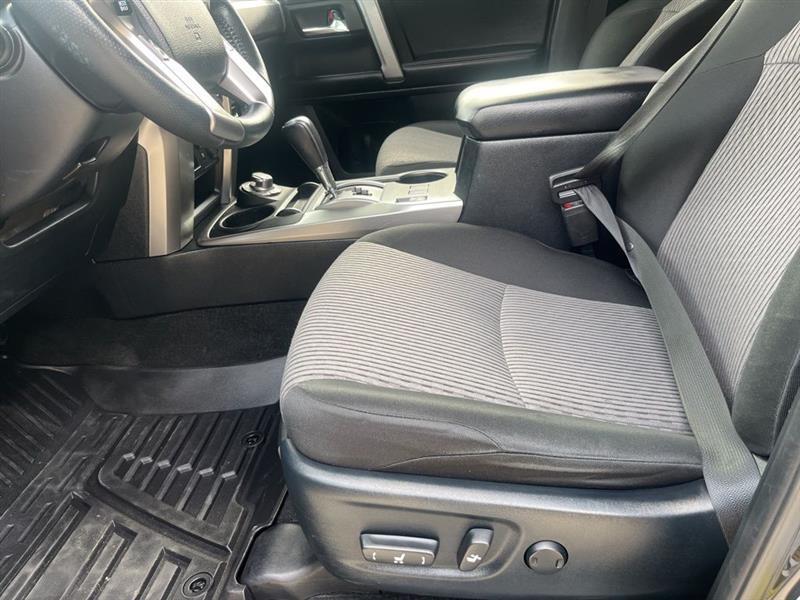 Toyota 4Runner SR5 4WD 2021