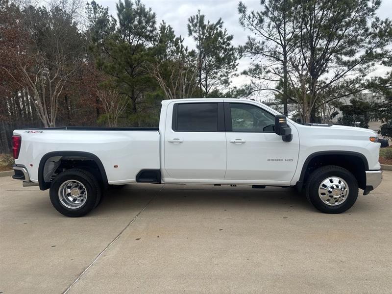 Chevrolet Silverado 3500HD LT Crew Cab 4WD 2025