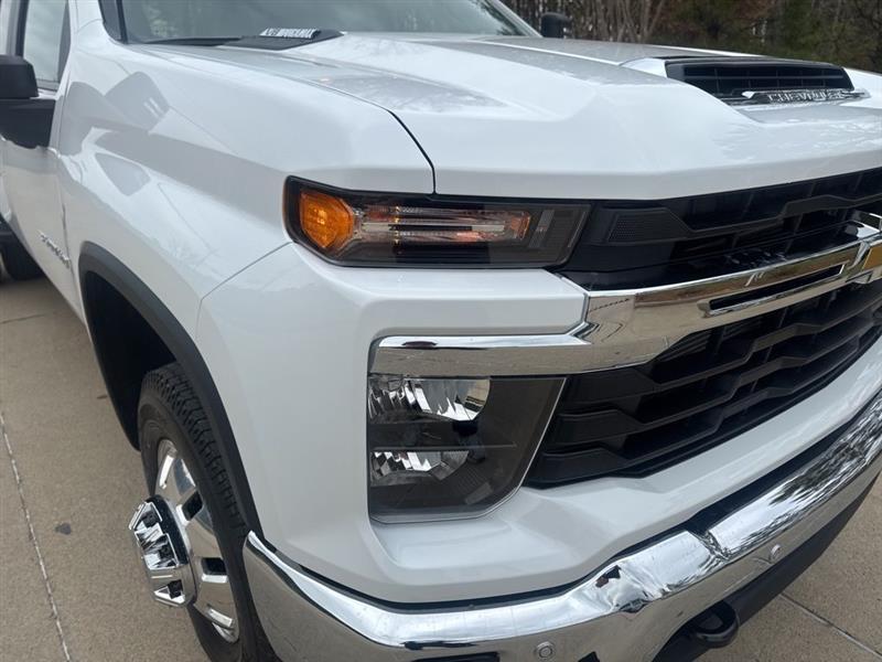 Chevrolet Silverado 3500HD LT Crew Cab 4WD 2025