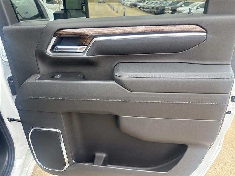 Chevrolet Silverado 3500HD LT Crew Cab 4WD 2025