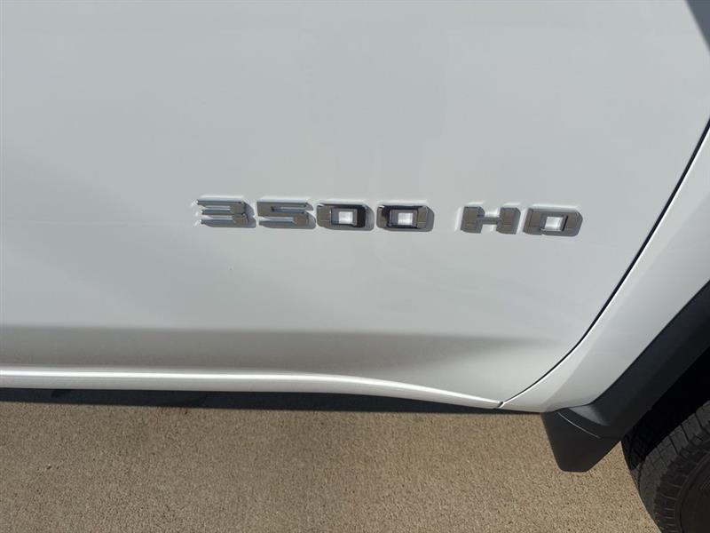 Chevrolet Silverado 3500HD Work Truck Crew Cab 4WD 2026