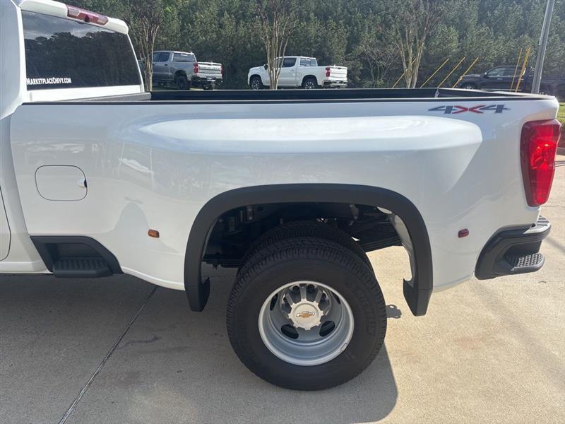 Chevrolet Silverado 3500HD Work Truck Crew Cab 4WD 2026