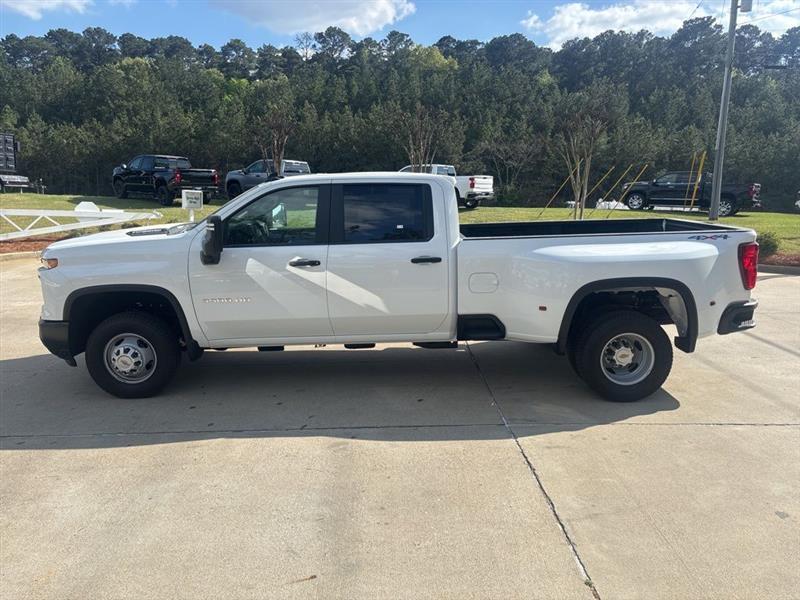 Chevrolet Silverado 3500HD Work Truck Crew Cab 4WD 2026
