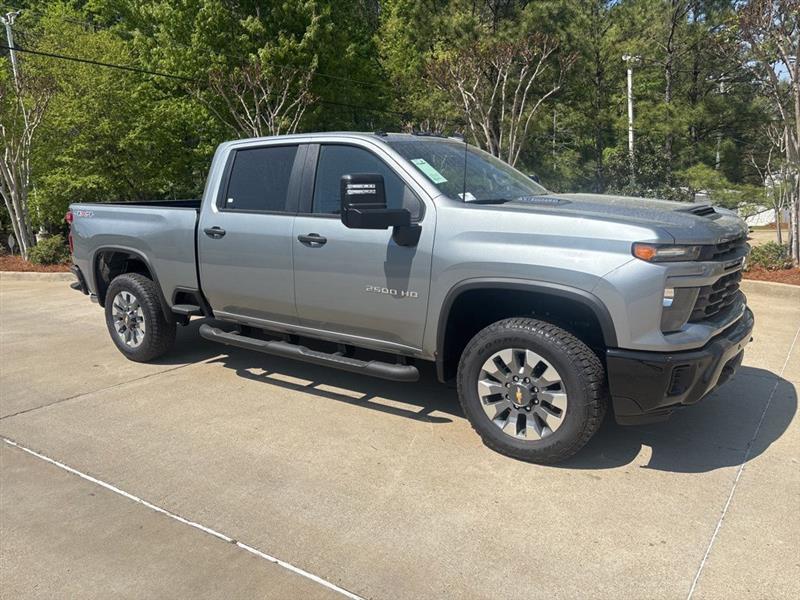 Chevrolet Silverado 2500HD Custom Double Cab Long Box 4WD 2026