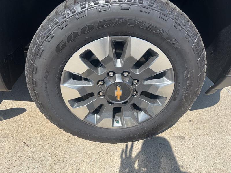 Chevrolet Silverado 2500HD Custom Double Cab Long Box 4WD 2026