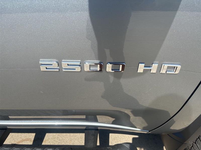 Chevrolet Silverado 2500HD Custom Double Cab Long Box 4WD 2026