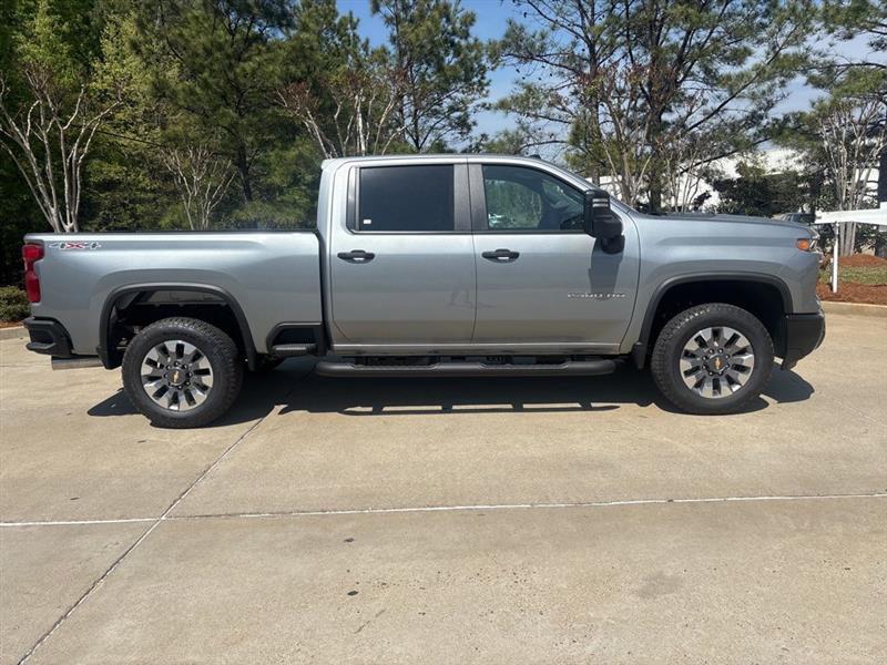 Chevrolet Silverado 2500HD Custom Double Cab Long Box 4WD 2026