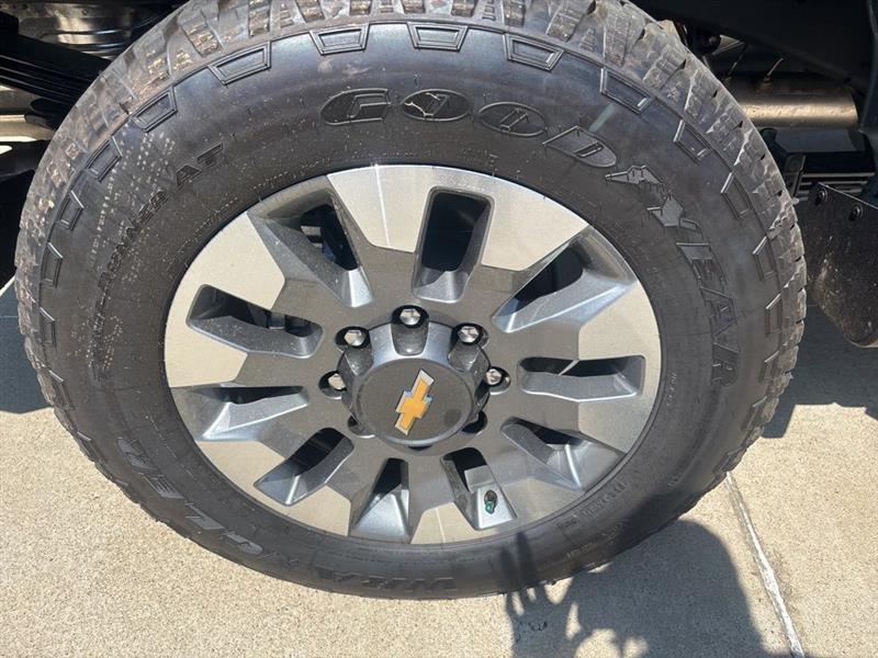 Chevrolet Silverado 2500HD Custom Double Cab Long Box 4WD 2026