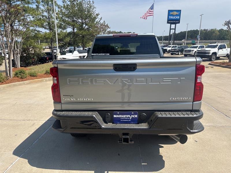 Chevrolet Silverado 2500HD Custom Double Cab Long Box 4WD 2026