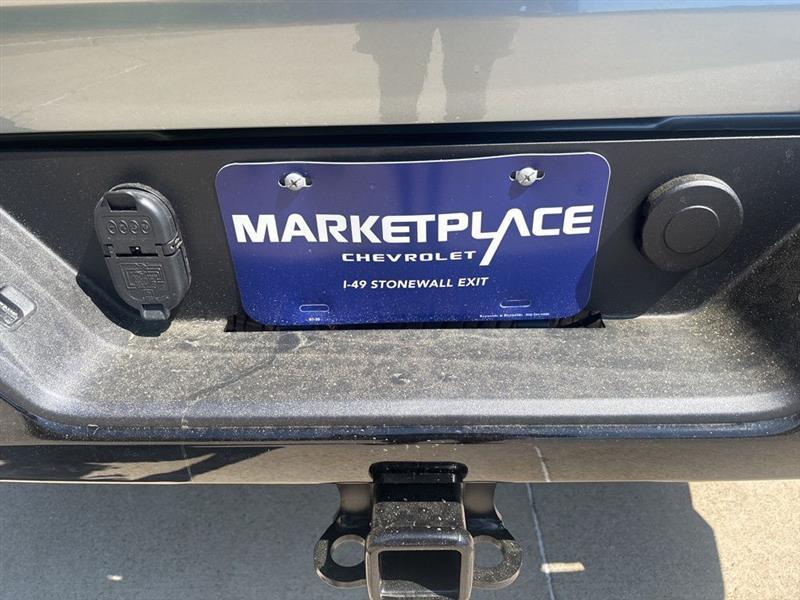 Chevrolet Silverado 2500HD Custom Double Cab Long Box 4WD 2026