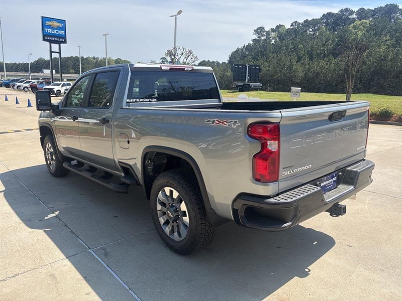 Chevrolet Silverado 2500HD Custom Double Cab Long Box 4WD 2026
