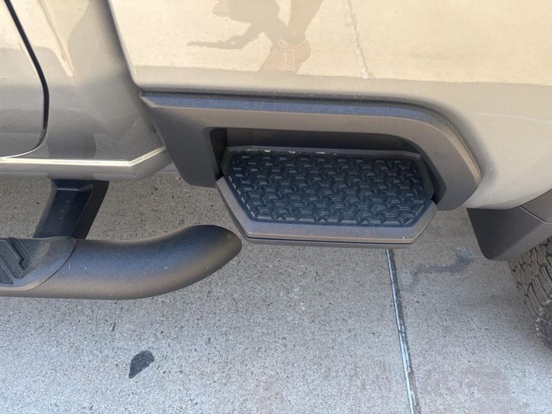 Chevrolet Silverado 2500HD Custom Double Cab Long Box 4WD 2026