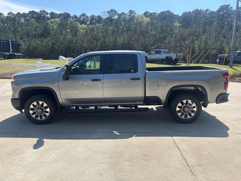 Chevrolet Silverado 2500HD Custom Double Cab Long Box 4WD 2026