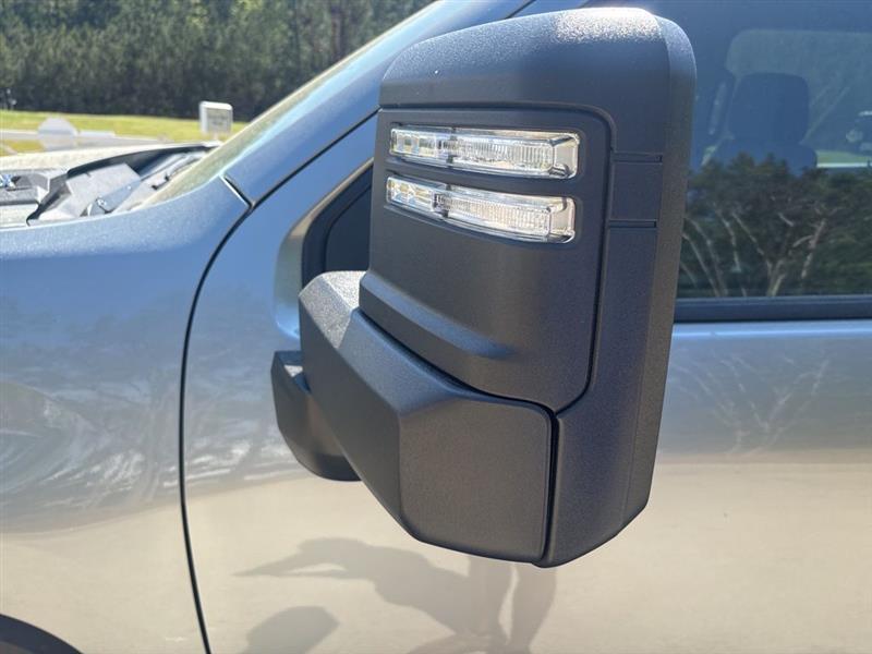 Chevrolet Silverado 2500HD Custom Double Cab Long Box 4WD 2026