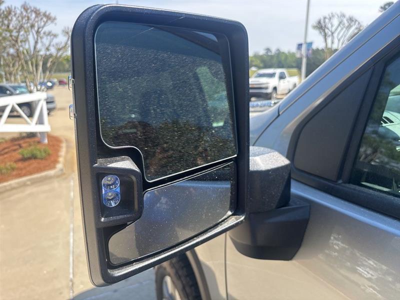 Chevrolet Silverado 2500HD Custom Double Cab Long Box 4WD 2026