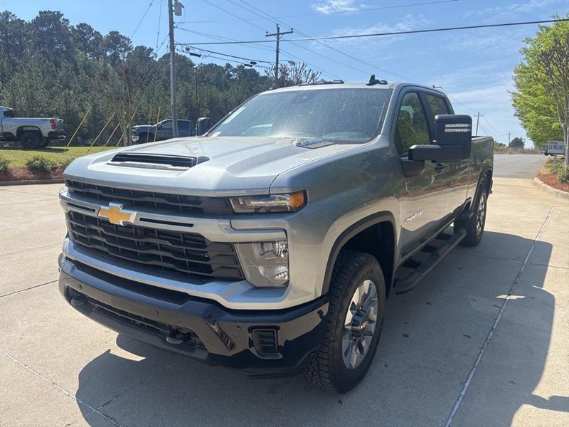 Chevrolet Silverado 2500HD Custom Double Cab Long Box 4WD 2026