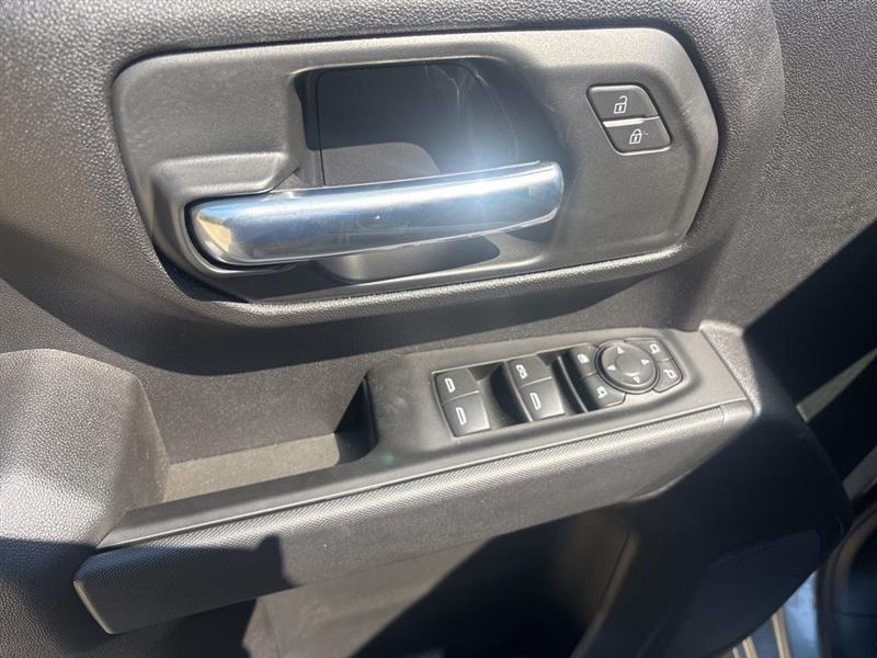 Chevrolet Silverado 2500HD Custom Double Cab Long Box 4WD 2026