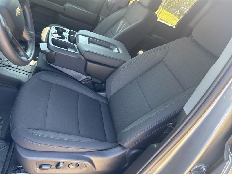 Chevrolet Silverado 2500HD Custom Double Cab Long Box 4WD 2026