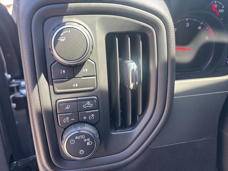 Chevrolet Silverado 2500HD Custom Double Cab Long Box 4WD 2026