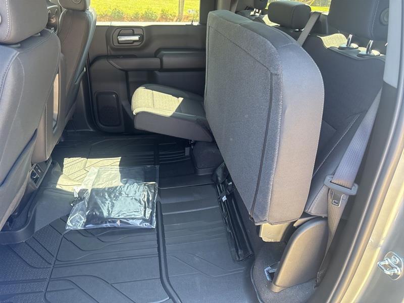 Chevrolet Silverado 2500HD Custom Double Cab Long Box 4WD 2026