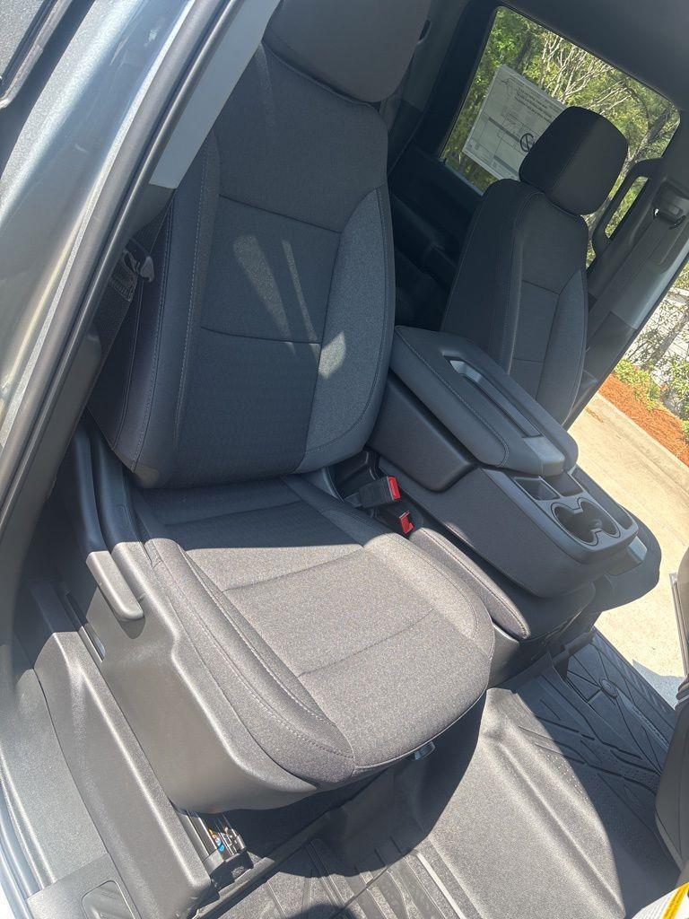 Chevrolet Silverado 2500HD Custom Double Cab Long Box 4WD 2026