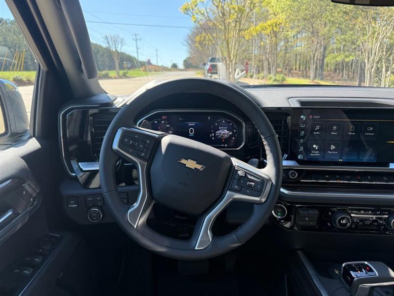 Chevrolet Silverado 1500 LT Crew Cab 4WD 2026