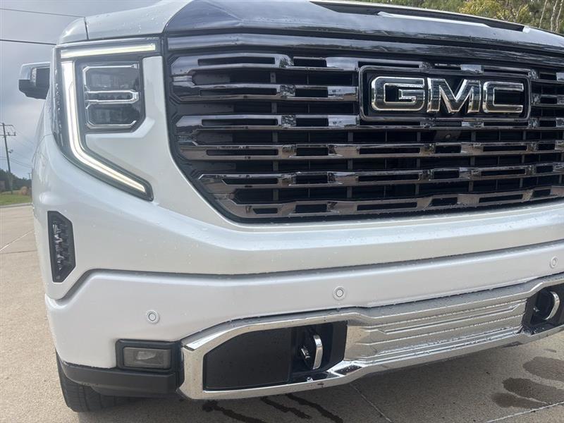 GMC Sierra 1500 Denali Ultimate Crew Cab 4WD 2023